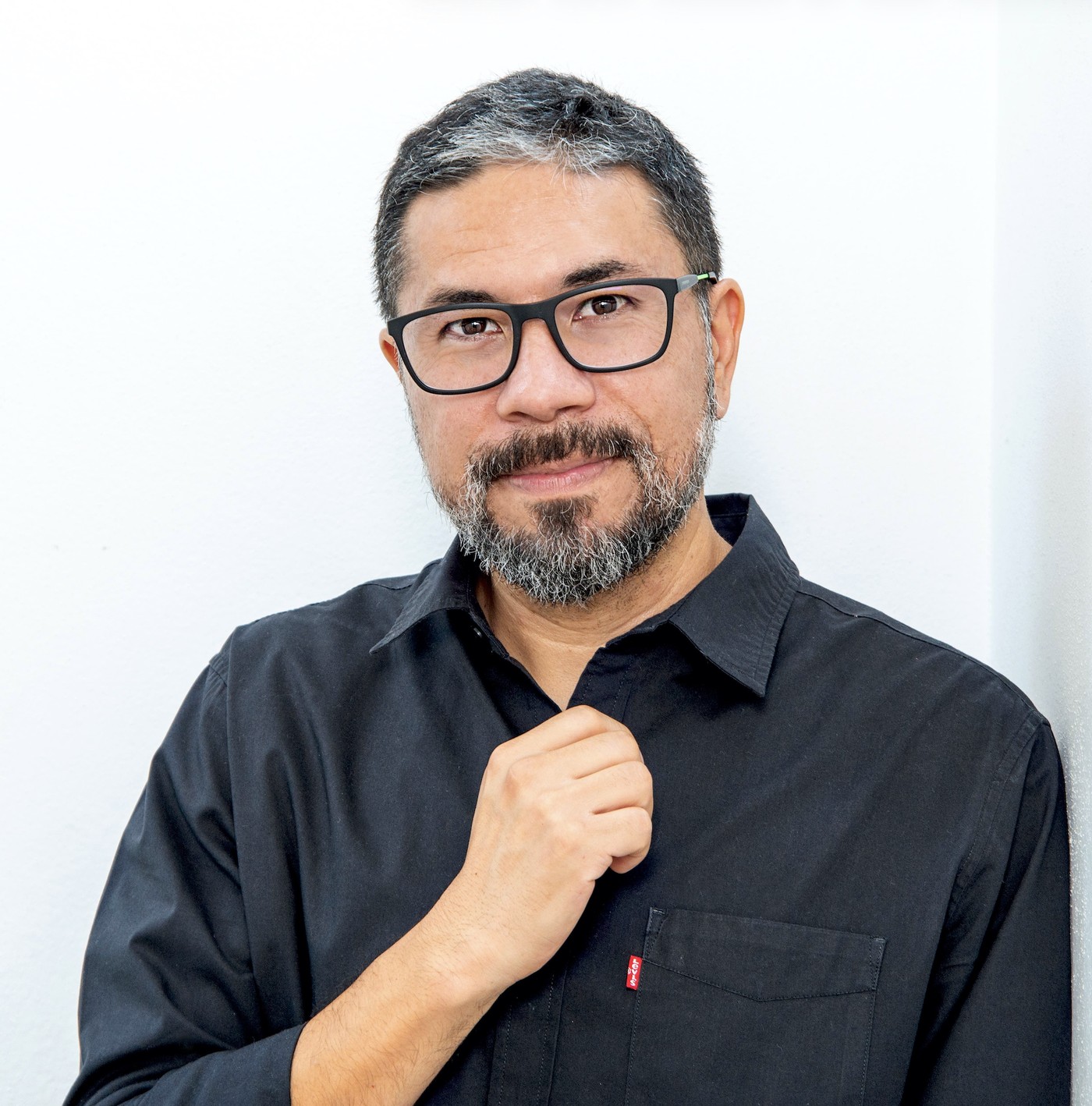 Gerardo Piña in studio